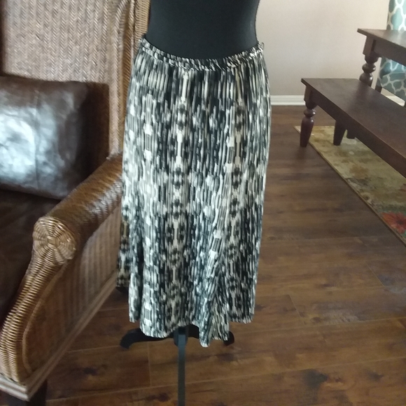 JM Collection Ladies Petite Skirt - Picture 6 of 8